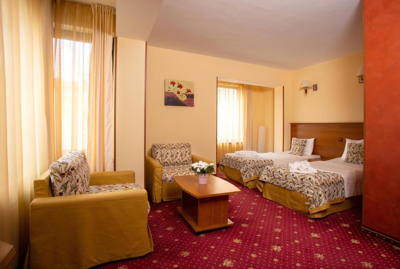 Contessa Hotel Shumen Bagian luar foto