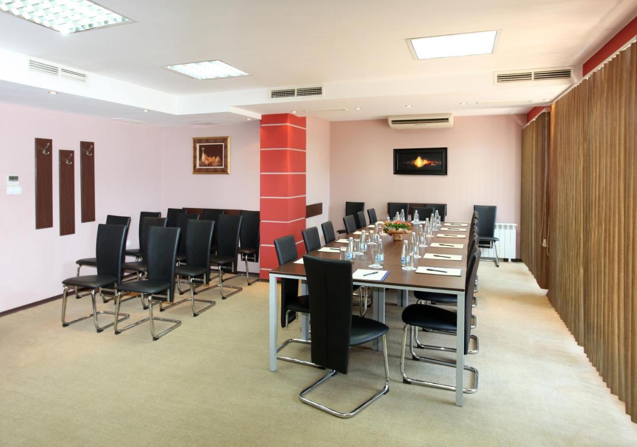 Contessa Hotel Shumen Bagian luar foto