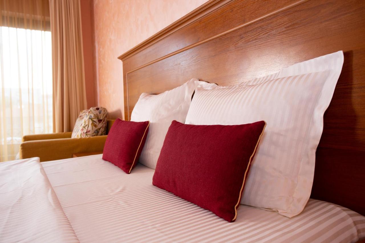 Contessa Hotel Shumen Bagian luar foto