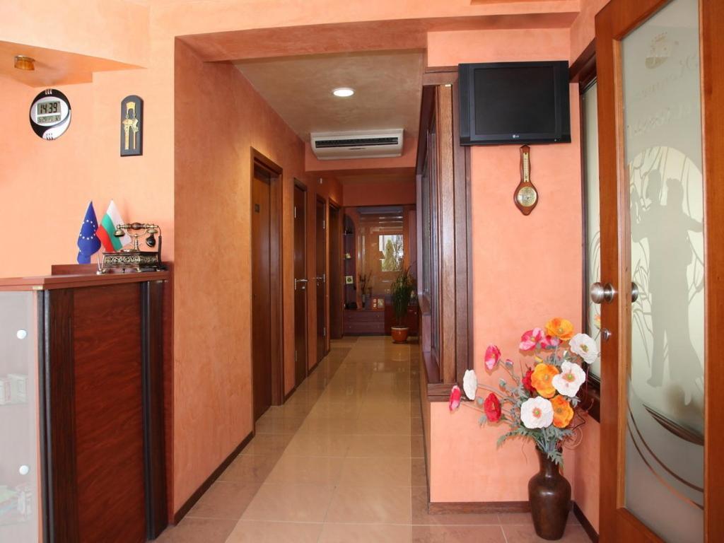 Contessa Hotel Shumen Bagian luar foto