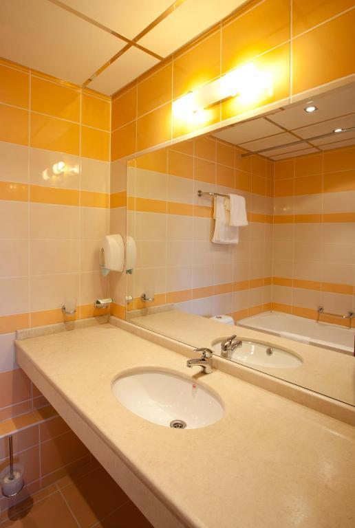 Contessa Hotel Shumen Bagian luar foto