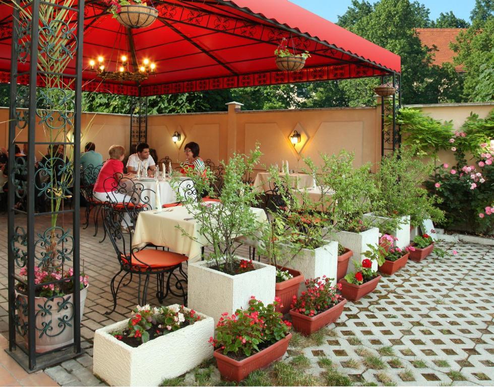 Contessa Hotel Shumen Bagian luar foto